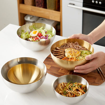 Το ανοξείδωτο Cookware ασφαλίστρου θέτει τα κύπελλα για τη μίξη της εξυπηρέτησης και να τσιμπήσει