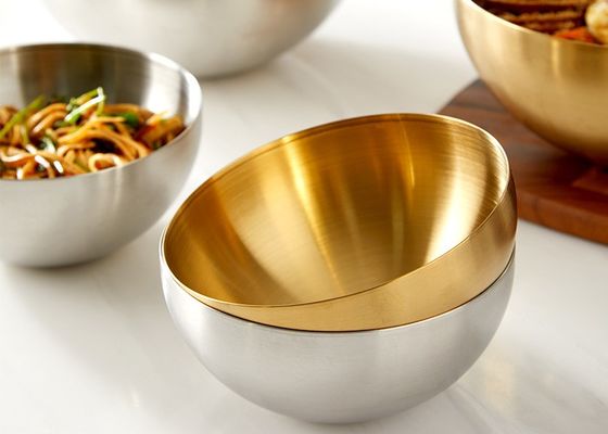 Το ανοξείδωτο Cookware ασφαλίστρου θέτει τα κύπελλα για τη μίξη της εξυπηρέτησης και να τσιμπήσει