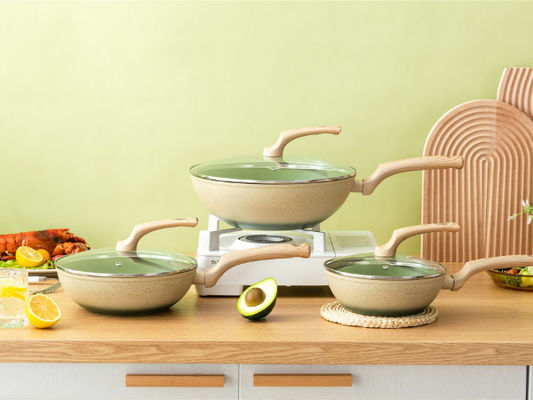 Ελαφρύ αργίλιο Cookware καθορισμένο 8Piece BSCI με την ξύλινη λαβή