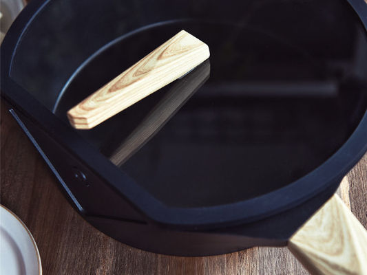 Το ανθεκτικό τηγανίζοντας παν 9.5Inch μη ραβδί γρατσουνιών με το χαλκό τελειώνει