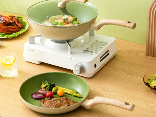 Ανθεκτικός χυτοσίδηρος αργιλίου 4Piece Skillet Cookware που τίθεται με τα μετριασμένα καπάκια γυαλιού