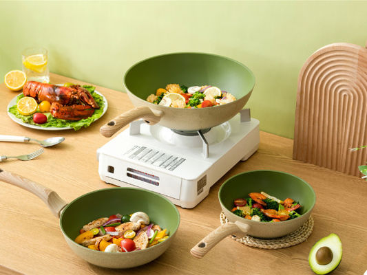 Ανθεκτικός χυτοσίδηρος αργιλίου 4Piece Skillet Cookware που τίθεται με τα μετριασμένα καπάκια γυαλιού